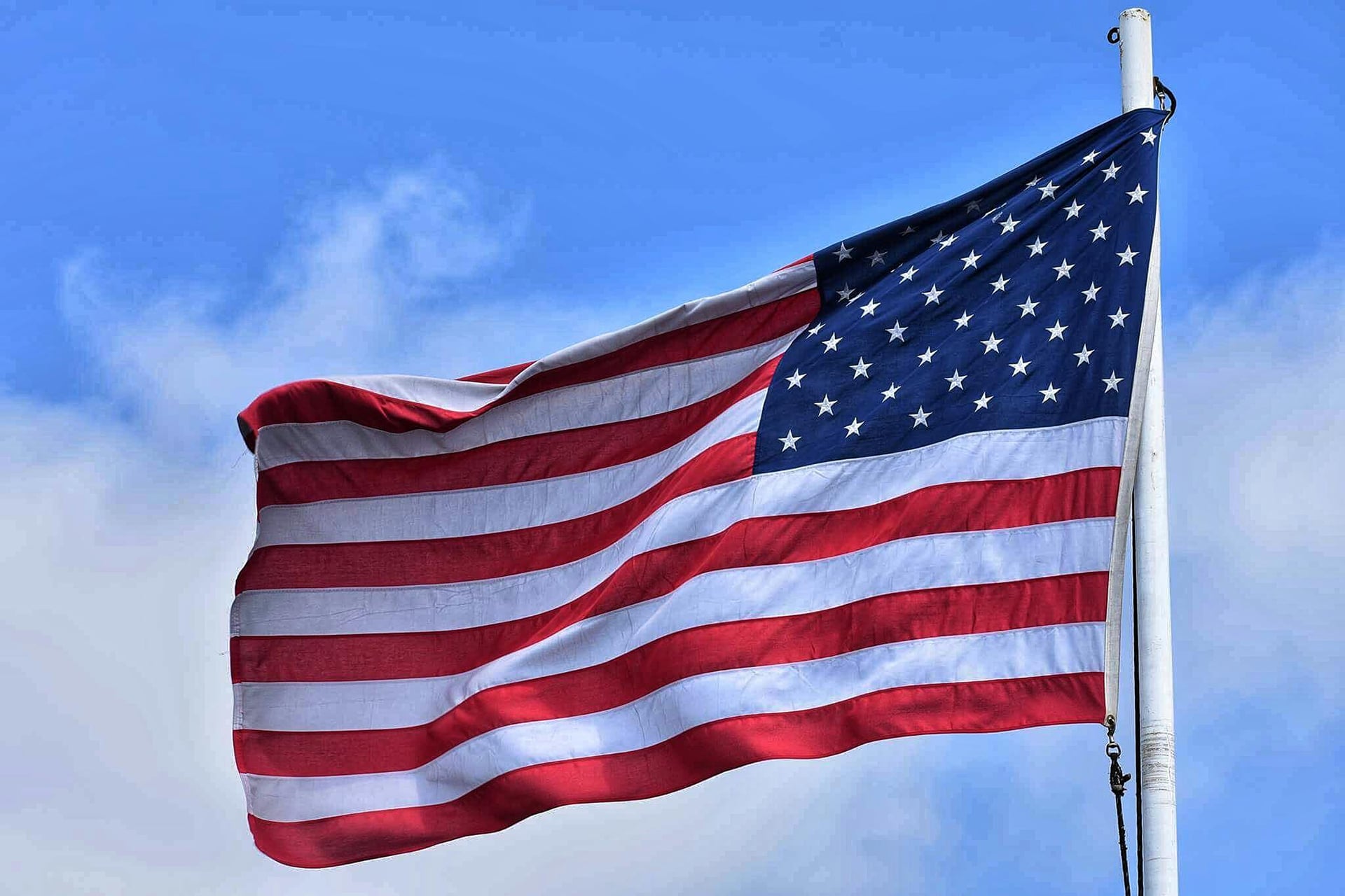 Staying Sober on Memorial Day Weekend: Honoring Freedom with Clarity